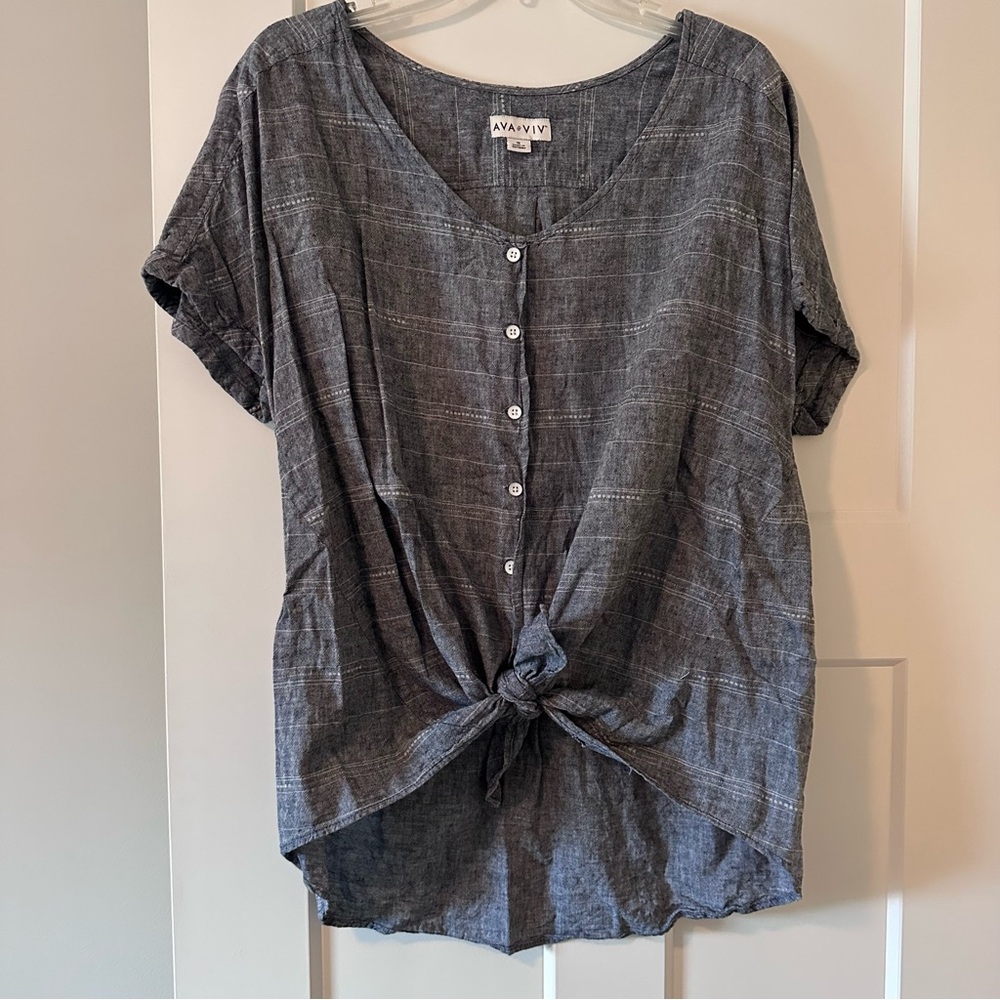 Ava & Viv Gray Chambray Linen Blend Button Front Top 1X